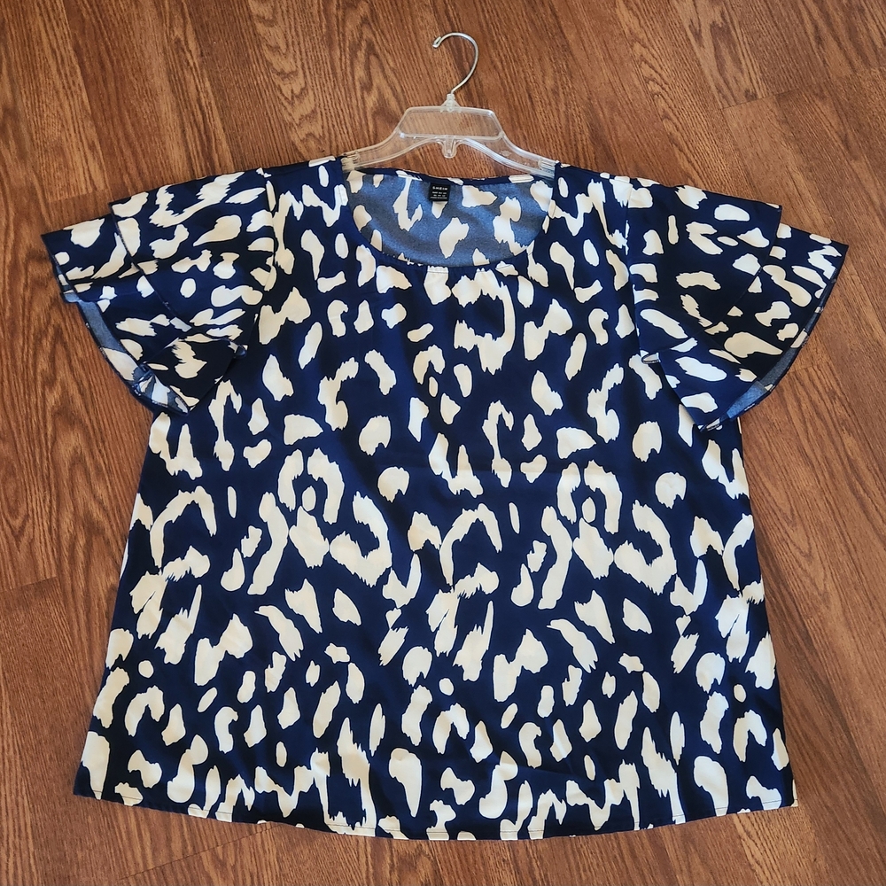 SHEIN Navy and Cream Patterned Blouse